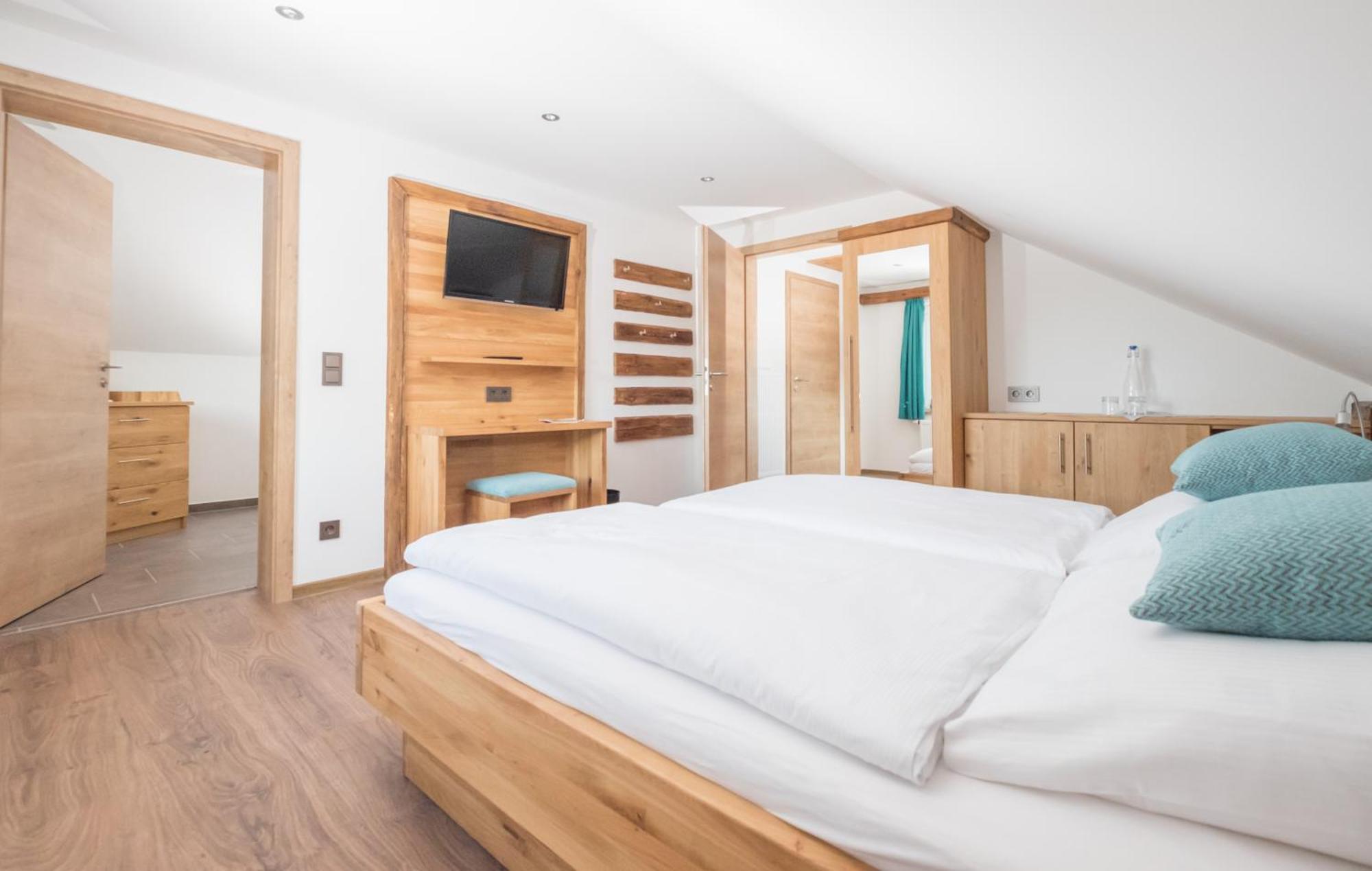 Hoehengasthaus Kolmenhof An Der Donauquelle Furtwangen Room photo