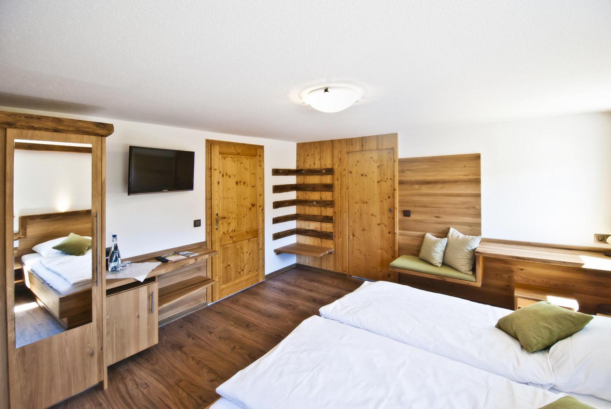 Hoehengasthaus Kolmenhof An Der Donauquelle Furtwangen Room photo